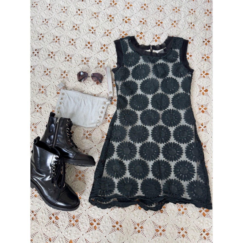 Walking on Sunshine Embroidered Sleeveless Dress Sz S‎
